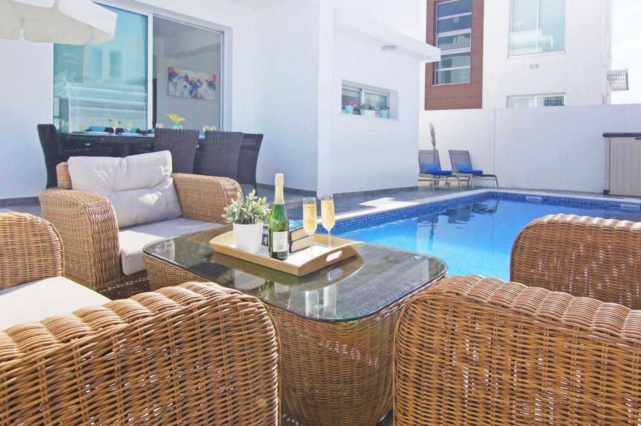 Villa Caren Paralimni Exterior foto